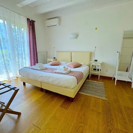 Ferienhaus The Comfortable House With Big Pool In The Center Of Mergozzo