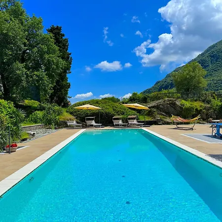 Hébergement de vacances The Comfortable House With Big Pool In The Center Of